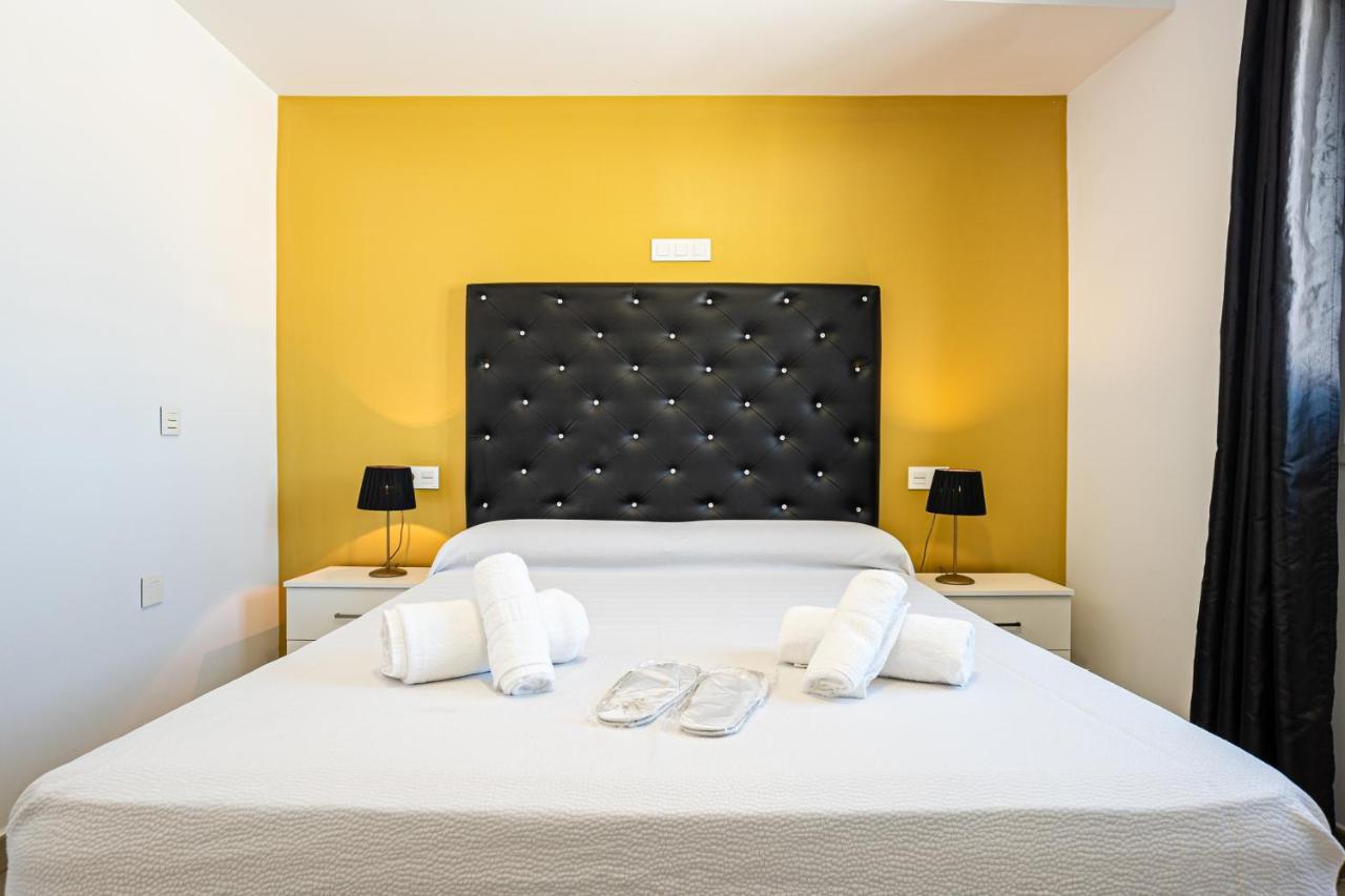 Apartamentos Turisticos La Boutique Del Mar 콘일데라프론테라 외부 사진