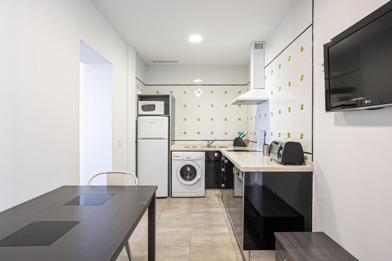 Apartamentos Turisticos La Boutique Del Mar 콘일데라프론테라 외부 사진