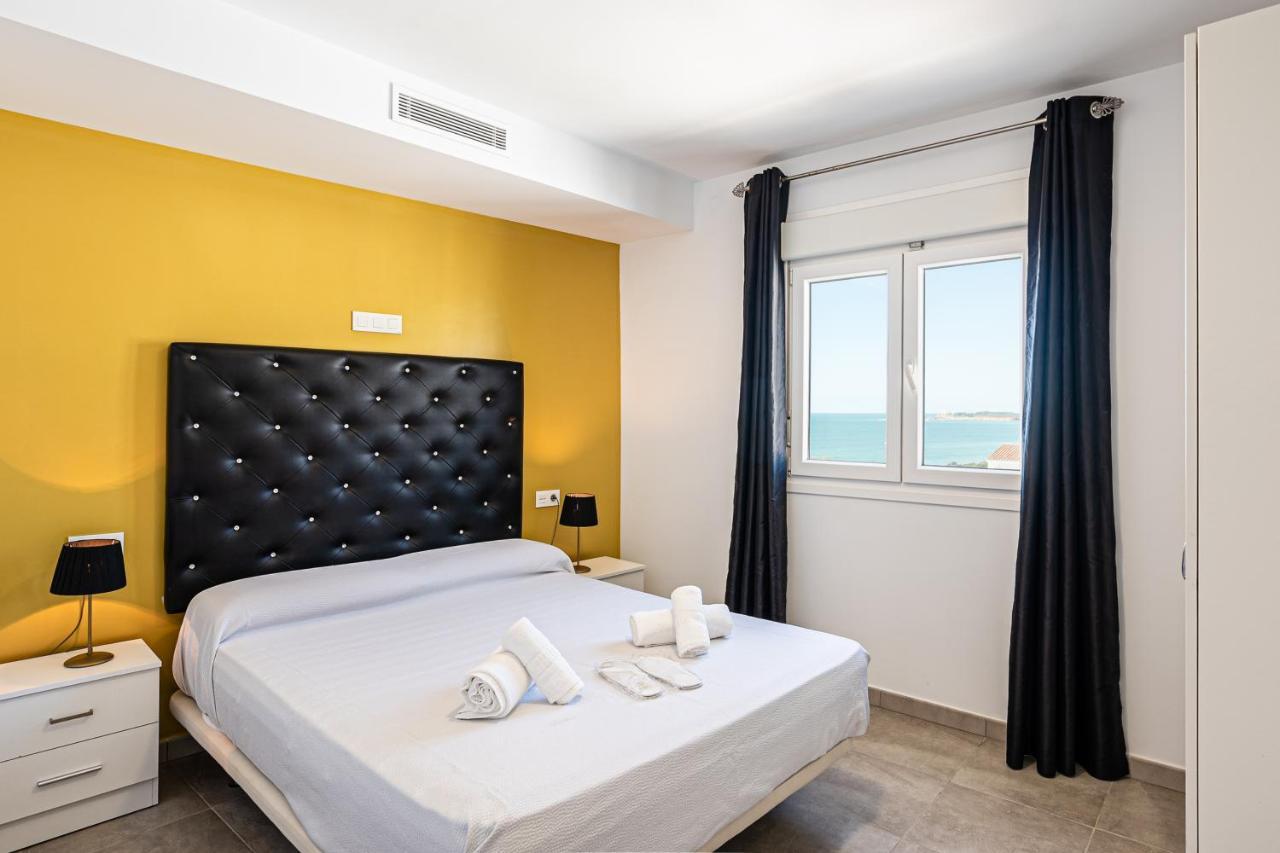 Apartamentos Turisticos La Boutique Del Mar 콘일데라프론테라 외부 사진