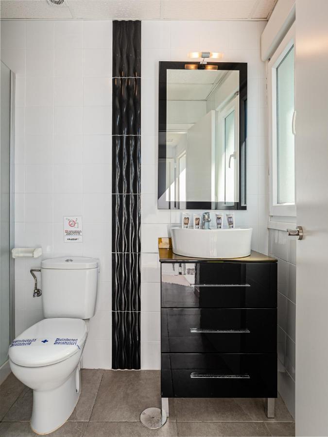 Apartamentos Turisticos La Boutique Del Mar 콘일데라프론테라 외부 사진