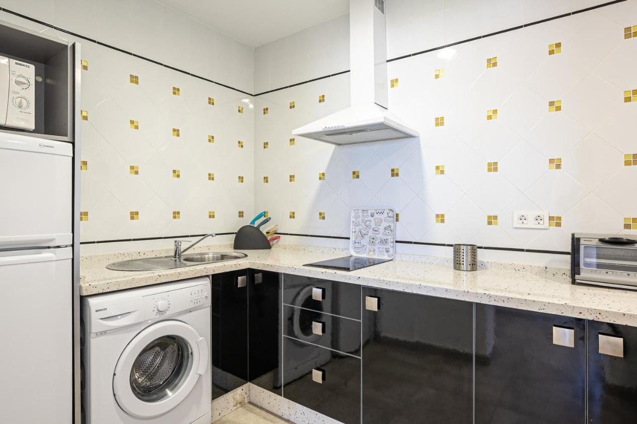 Apartamentos Turisticos La Boutique Del Mar 콘일데라프론테라 외부 사진