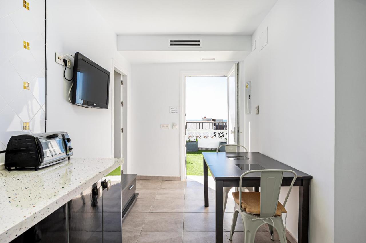 Apartamentos Turisticos La Boutique Del Mar 콘일데라프론테라 외부 사진