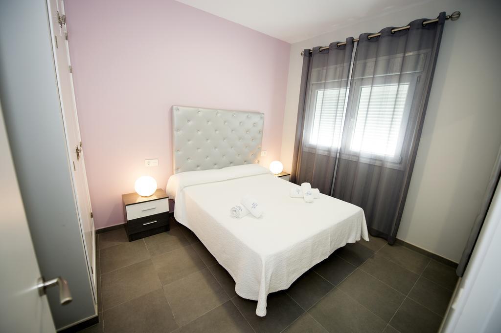 Apartamentos Turisticos La Boutique Del Mar 콘일데라프론테라 외부 사진